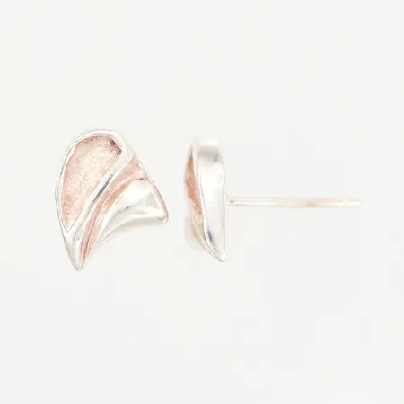 Ett par örhängen, 10mm, en stopp saknas, silver 830/1000 Vikt: 1,5 g