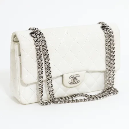 Väska Chanel Bijoux Chain Double Flap Bag, 2006 - 2008, vit kalvläder med beslag i silverfärgad metall, 6,5x16x26cm, serienummer: 11257995, bläckfläckar på insidan samt fläckar under flap, inga tillbehör