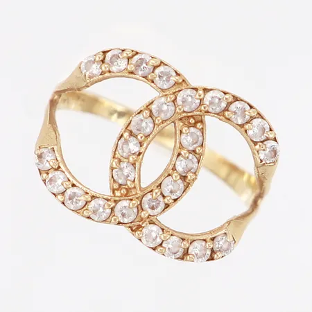 Ring med vita stenar, stl 17½, bredd: 2-15mm, OBS. Ej märkesdesign, 18K Vikt: 3,1 g