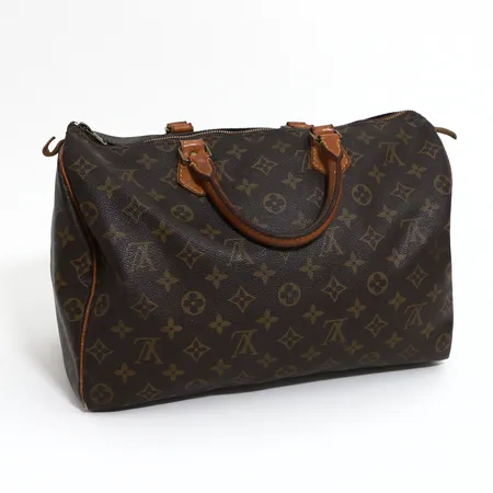 Väska, Louis Vuitton Speedy 30, mongramcanvas, guldfärgade beslag, datecode: MB0930, Mars år 1990, ca 30x18x20cm, bruksskick, repor/slitage samt enstaka fläckar, löpare på blixtlås utbytt (originalet skickas med), inga övriga tillbehör 