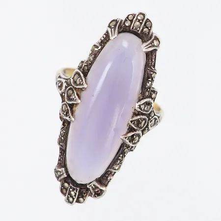 Ring med lila sten samt markasiter, stl 16, bredd: 1,5-34mm, fattning i silver, skena i 18K, lös sten, markasiter saknas, Bruttovikt: 5,0 gram  Vikt: 5 g