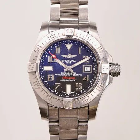 Herrur Breitling Avenger II Seawolf, 44mm, stål, automatisk, ref:A1733110/BC31, serienr:2968630, Cal. B17, safirglas, datum, professional III länk, digitalt certifikat Bergströms Ur Uppsala 16-09-2017, manual, chronometercertifikat, bruksslitage, dykring saknar spärr, 2 extra länkbitar, box, ytterkartong.