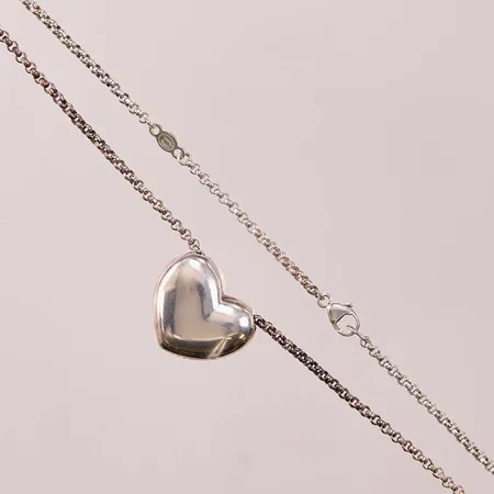 Collier, "Cherish", Regitze Overgaard för Georg Jensen, 2009 Artist Heart Collection, 44cm, hänge "hjärta" ca 17mm, originaletui, 925/1000 Silver 17,5g.