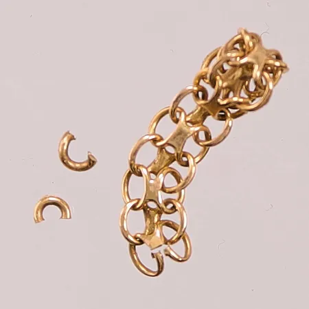 Diverse guld, defekt, 18K 0,7g.