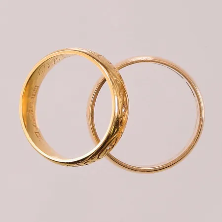 2 Ringar, Ø17, gravyrer, 18K 10,8g.