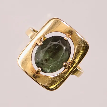 Ring, Ø15¾, bredd:16mm, sliten grön sten, 14K 3,8g.