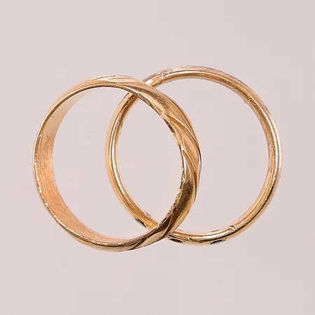 2 Ringar, gravyr/defekt 18K 9,5g.