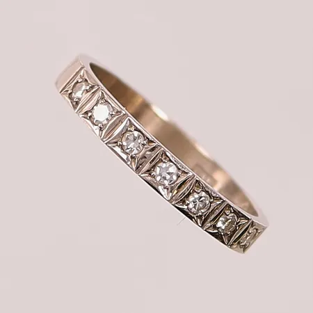 Ring, diamanter 7x ca0,02ct, Ø17¼, bredd:3mm, 18K 2,8g.