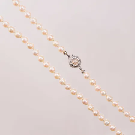 Pärlcollier, 46cm, odlade sötvattenspärlor ca 6mm, silverlås. Vikt: 0 g