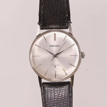Herrur Seiko, 32mm, stål, manuell, skadad urtavla, läderband.