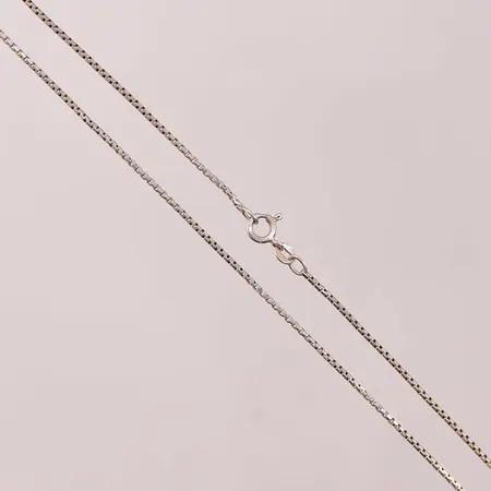 Kedja, 37cm, något skev länk, 925/1000 Silver 3,3g.