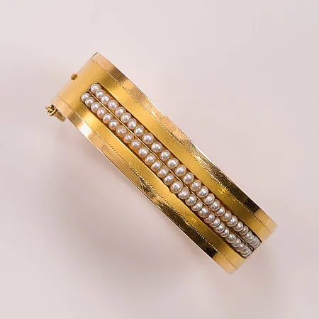 Armring, orientaliska pärlor, Ø60x52mm, bredd:17mm, CG Hallberg 1892, bruksslitage, små bucklor, originalask med skador, värderingsintyg från 2003, 18K 27,6g.