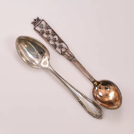 2 Udda kaffeskedar, 12cm, 830/1000 Silver 29,0g.