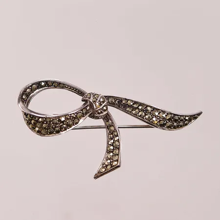 Brosch, 56cm, markasiter, stenar saknas, 830/1000 Silver 7,7g.