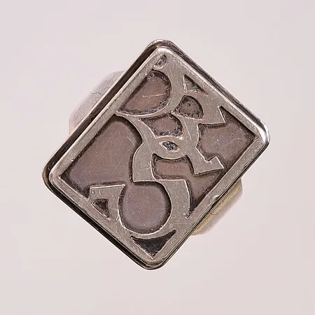 Ring, Ø17½, bredd:22mm, monogramgravyr, Handarbete, 900/1000 Silver 15,1g.