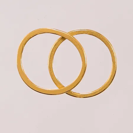 2 Ringar, skev/gravyr, 23K 5,2g.