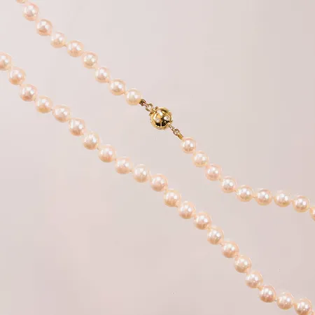 Pärlcollier, 45cm, bredd ca 6mm, lås i metall med magnet.