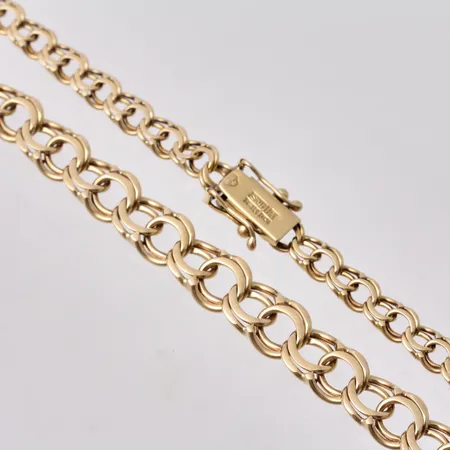 Collier i 18K guld, 45,5cm, Bismarck, docerat, bredd 4,5-7,4mm, tillverkad av Curt Hallberg Guldvarufabrik Ab, år 1966, vikt 20,48g.