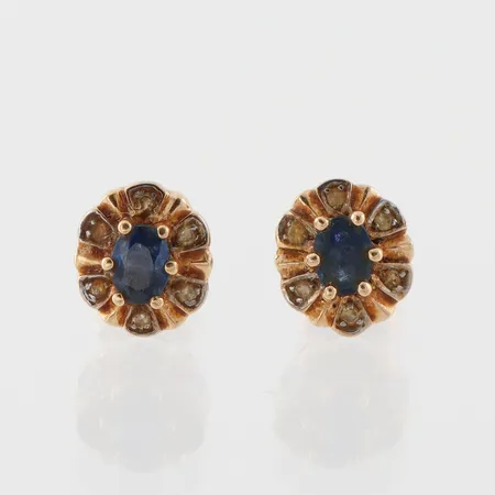 Örhängen paret med stenar, ca 8x7 mm, 18k. Vikt: 1,6 g