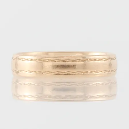 Ring Schalins, gravyr, storlek 21 mm, bredd 5 mm, 18k. Vikt: 6,3 g