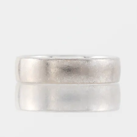 Ring vitguld, Schalins, storlek 17 mm, bredd 4.9 mm, 18k. Vikt: 6,1 g
