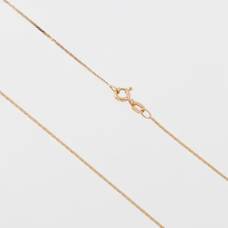 Collier, längd 42 cm, bredd 0.8 mm, 18k. Vikt: 1,5 g