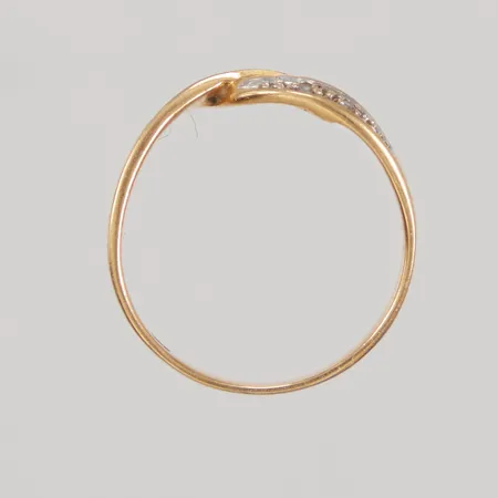 Ring stl 16, bredd 1,5-4,7mm, åttkantslipade diamanter 4x ca 0,005ct, 18K Vikt: 1,5 g