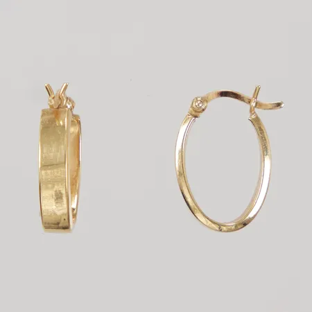 Ett par örhängen, längd ca 15mm, bredd 3,7mm, GHA, 18K Vikt: 1,9 g