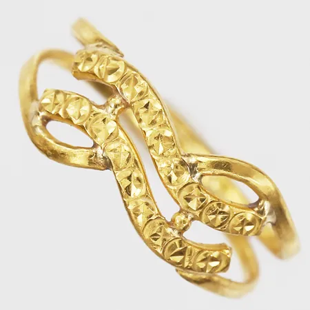 Ring, Thaiguld, skev, skadad, stl: 17, 23K guld Vikt: 1,8 g