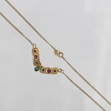 Collier med rubiner, safirer samt smaragd, smaragden skadad, längd 41cm, kedjan defekt/sned, 14K guld, lås i 12K guld Vikt: 5,2 g