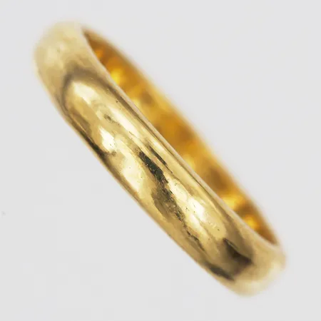 Ring, slät, stl: 17, bredd: 4 mm, 20K guld. Vikt: 5,5 g