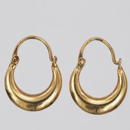 Ett par örhängen, creoler, Ø13 mm, bredd: 1 - 3 mm, slitage, 18K guld. Vikt: 1,1 g