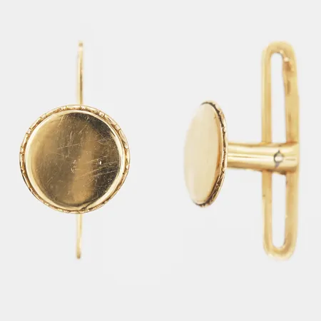 Ett par skjortknappar, Ø9 mm, en knapp något lös, 18K guld. Vikt: 1,8 g