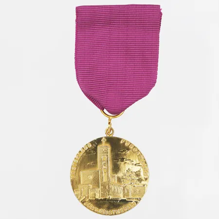Medalj, Västerleds Församling Förtjänstmedalj, Ø33 mm, Sporrong, gravyr, hängögla ej guld, 18K guld. Bruttovikt: 25,1g Vikt: 25,1 g