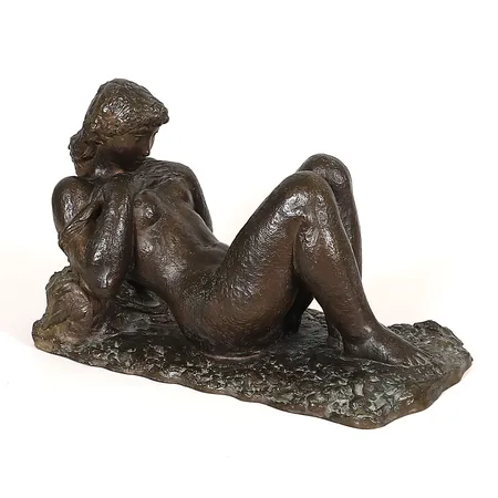 Skulptur, Gerhard Henning, "Sonja", brons, signerad och daterad 1943, gjutarstämplar H Bergman Cire Perdue, höjd 25,5 cm, längd 38cm. Specialfrakt, kontakta pantbankskontoret för mer information.