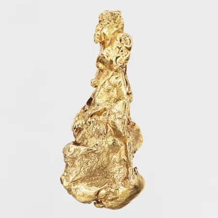 Hänge i form av en guldnugget, höjd 52mm, bredd 22mm, tillverkad av M Back, Stockholm 1961, 18K guld Vikt: 36,8 g