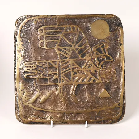Skulptur, relief, Max Papart, brons, signerad och numrerad 3/4, EA-upplaga, gjutarstämpel Guyot fondeur, ca 25x25cm.  Specialfrakt, kontakta pantbankskontoret för mer information.