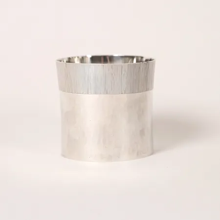 Bägare, Martin Öhman, Öhmans Ädelsmide Eftr Ab, Lycksele, 1969, höjd 6cm, mindre ojämnheter, silver.  Vikt: 105,9 g