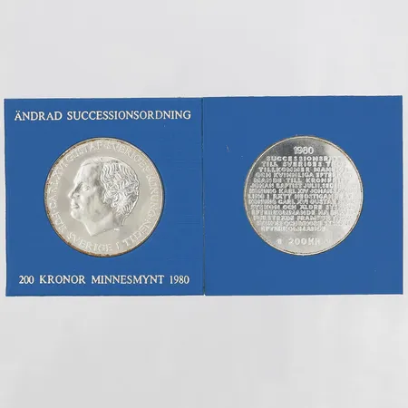 Två jubileumsmynt, 200 Kronor, ändrad successionsordning 1980, Ø31mm, plastetuier, 925/1000 silver. Vikt: 54 g