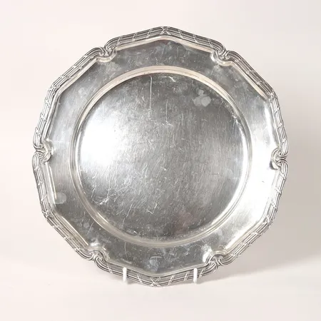 Fat, rokokostil, konturerad kant, GAB, Stockholm, 1914, ca Ø29cm, slitage, hänganordning, silver. Vikt: 617,6 g