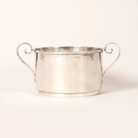 Skål med hänklar, Råström & Carlman Silversmide Ab, Stockholm, 1938,  Ø9,5cm, höjd 5,5cm, slitage, silver. Vikt: 156,6 g
