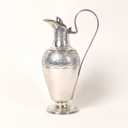 Kanna, dekor av stiliserade blommor och blad, Wien, 1800-talets andra hälft, höjd 23cm, slitage, lagad fot, silver. Vikt: 543,7 g