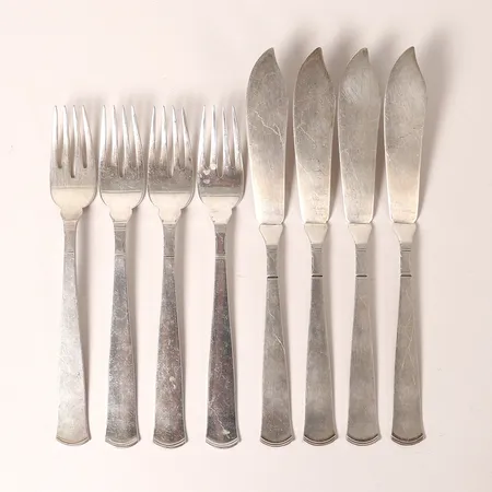 Fiskbestick, åtta delar, modell Rosenholm, formgiven av Jacob Ängman, GAB, Stockholm,1944 respektive 1945, längd 18 och 21cm, bruksslitage, silver. Vikt: 349,2 g
