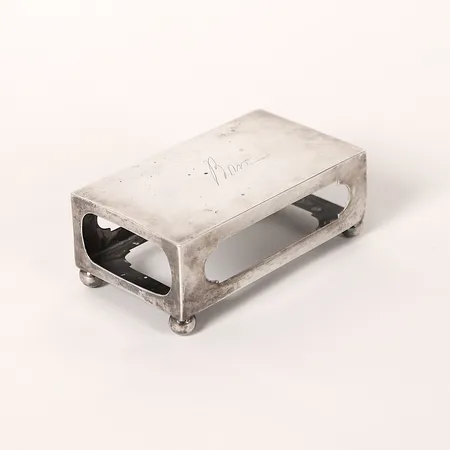 Tändstickshållare, på kulfötter, längd 12,5cm, C A Björklund, Stockholm, 1922, slitage, bucklor, gravyr, silver.  Vikt: 127,3 g
