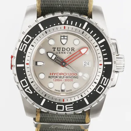 Herrur Tudor Hydro 1200, automatisk, stål, ref-nr:25000, serie-nr:J282562, mesch-stållänk och original gummiband, sliten innebox, Ø45mm, cert och box Rob Engström 2010.
