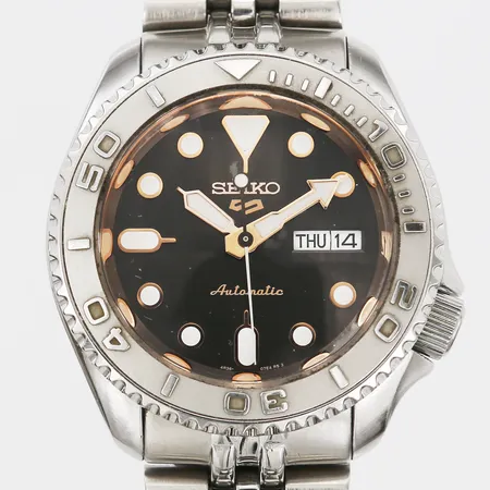 Herrur Seiko, stål, automat, ref-nr:4R36-07G0, serie-nr:314585, Ø43mm, med extra länkbitar och etui