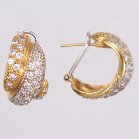  Ett par örhängen med vita stenar, bredd 11,4mm, längd 21,7mm, rödguld/vitguld, 18K. Bruttovikt 14,8g Vikt: 14,8 g