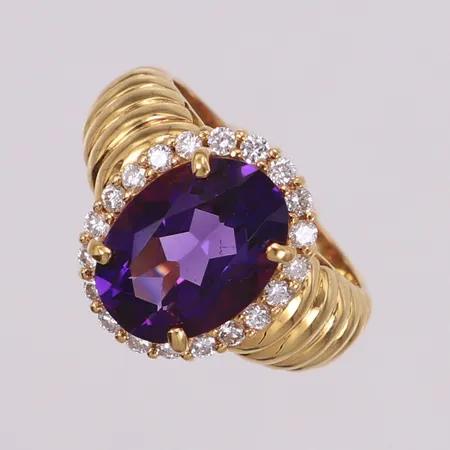 Ring med briljantslipade diamanter ca 0,50ctv, stl 18¾, bredd 16,3mm, 14K ostämplad Vikt: 12,5 g