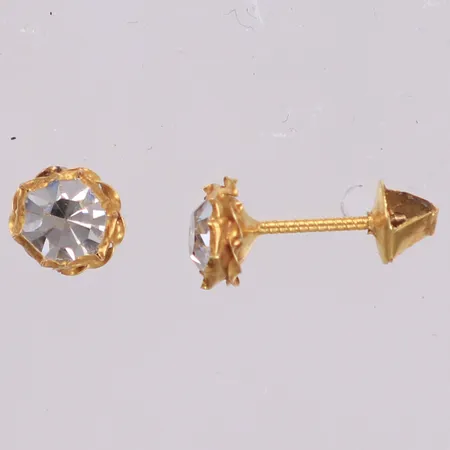 Ett par örhängen med vita stenar, Ø5,8mm, ostämplade, 14K  Vikt: 0,4 g