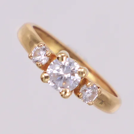Ring med vita stenar, stl 16, bredd 5,3mm, GHA, 18K Vikt: 1,1 g